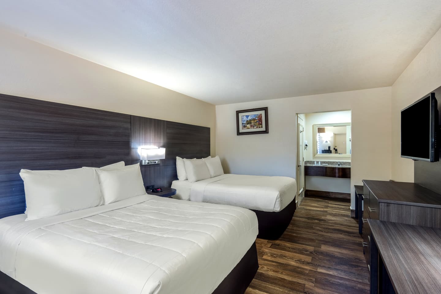 2 Queen Beds, Deluxe Room, Non-smoking at Travelog Inn